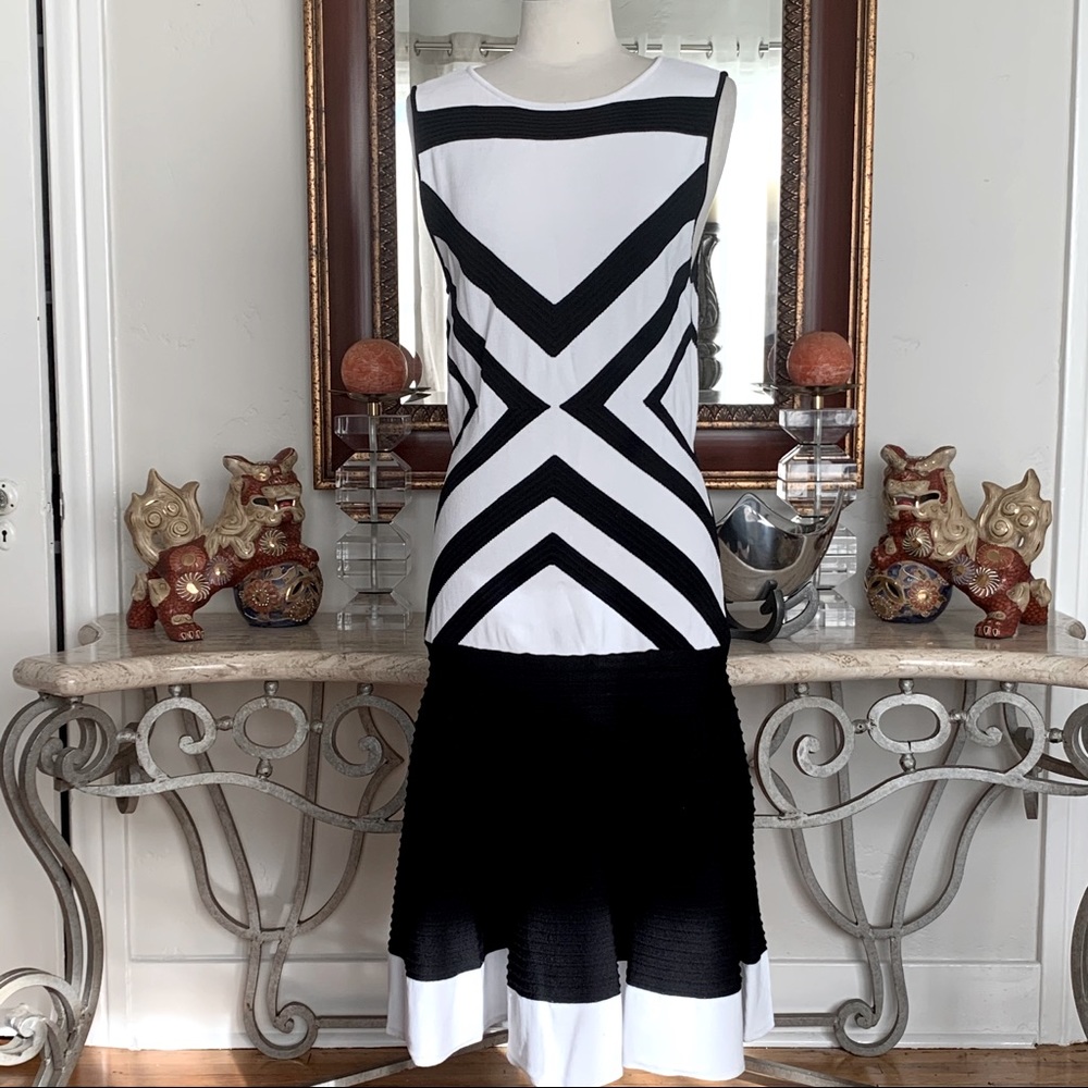 OHNE TITEL Sleeveless Dress Black and White EUC